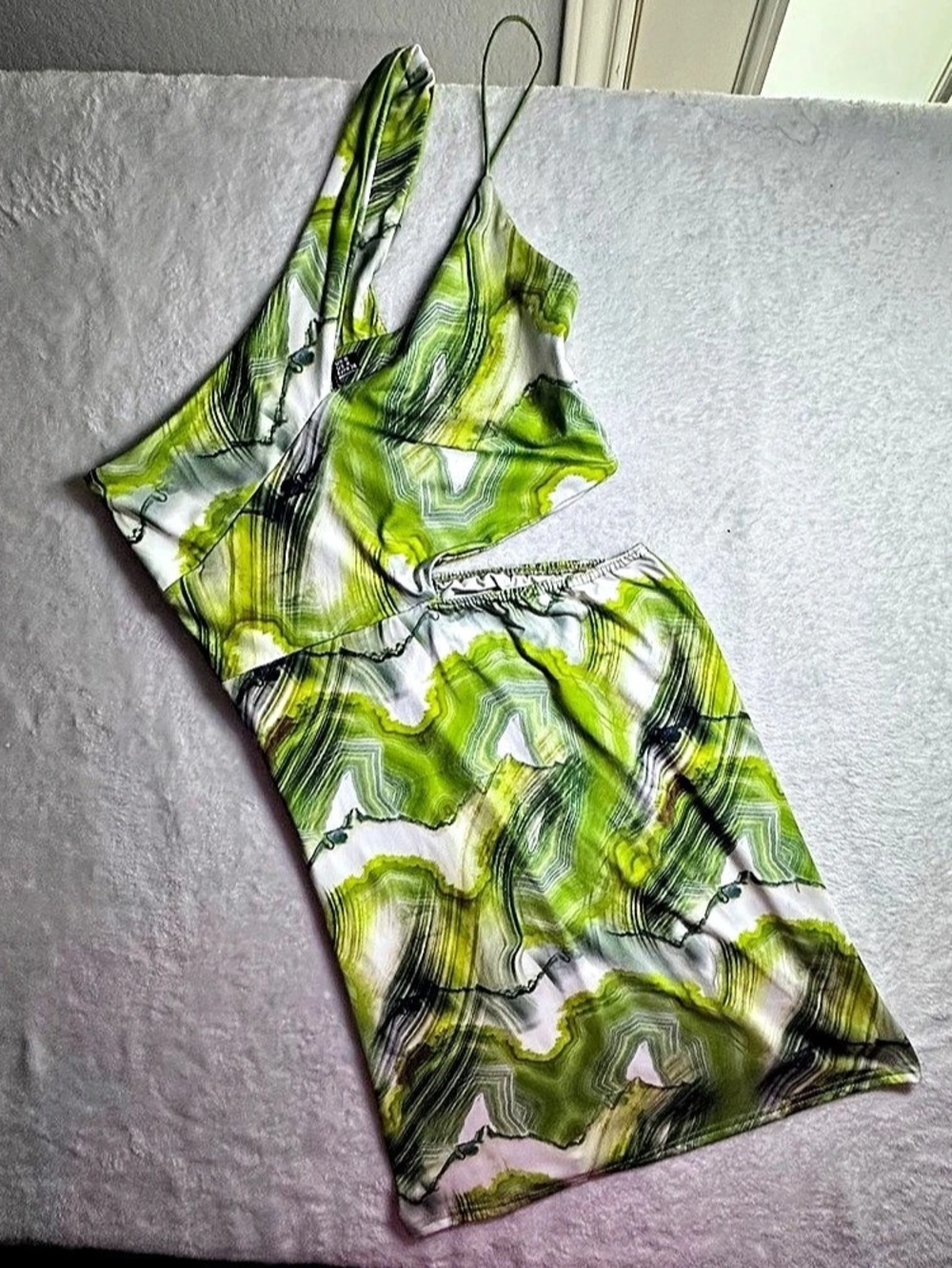 PRETTYLITTLETHING Abstract Green & White Mini Dress Size 4